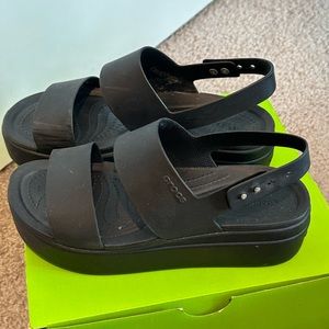 Crocs Brooklyn Low Wedge, Sz 7